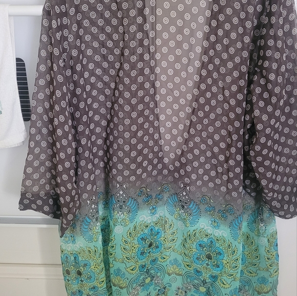 Clearwater Creek plus size, sheer, classy front tie top! - Picture 6 of 7